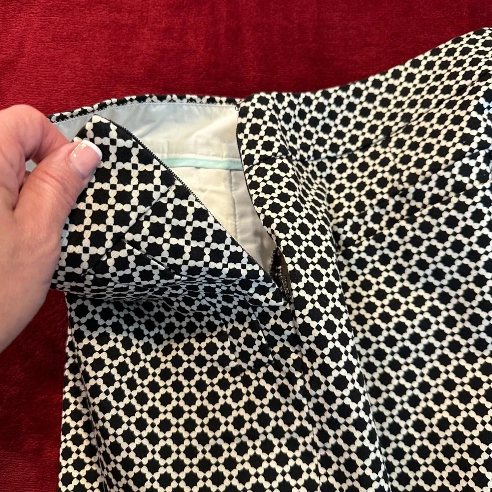 J.Crew Black White Geometric Tile Print Stretch Shorts Side Zip Womens Size 2 - Picture 7 of 8